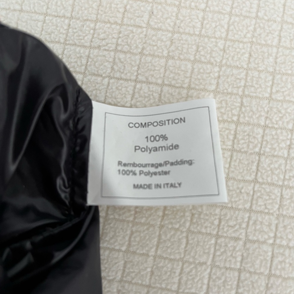 Chanel Nylon Quilted CC Logo Scarf, 2000 Lagerfeld Collection. New never used!! - Picture 7 of 9
